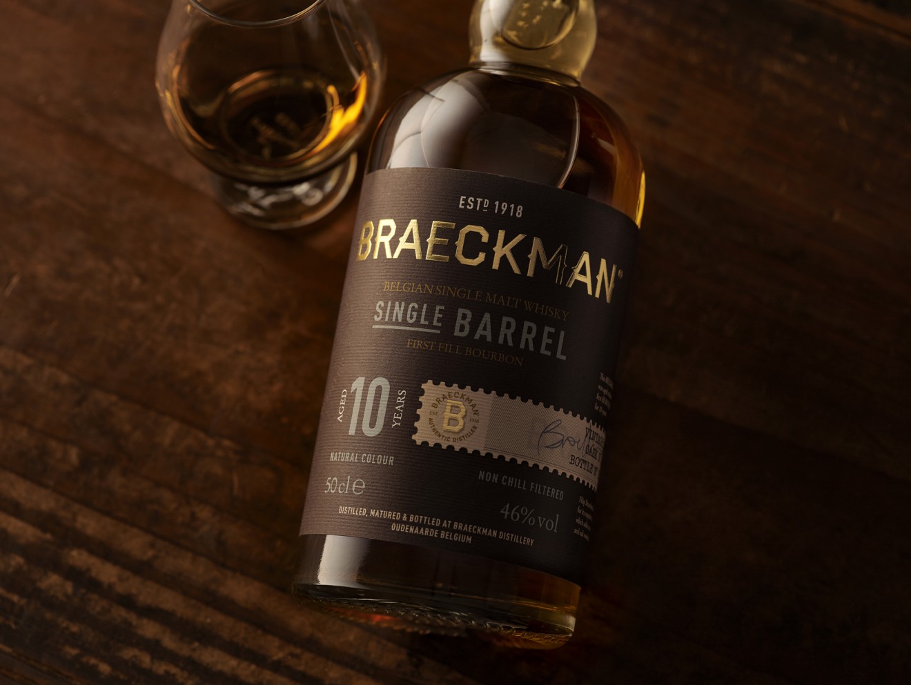 Quatre Mains package design - packaging, spirits, alcohol, embossing, texture