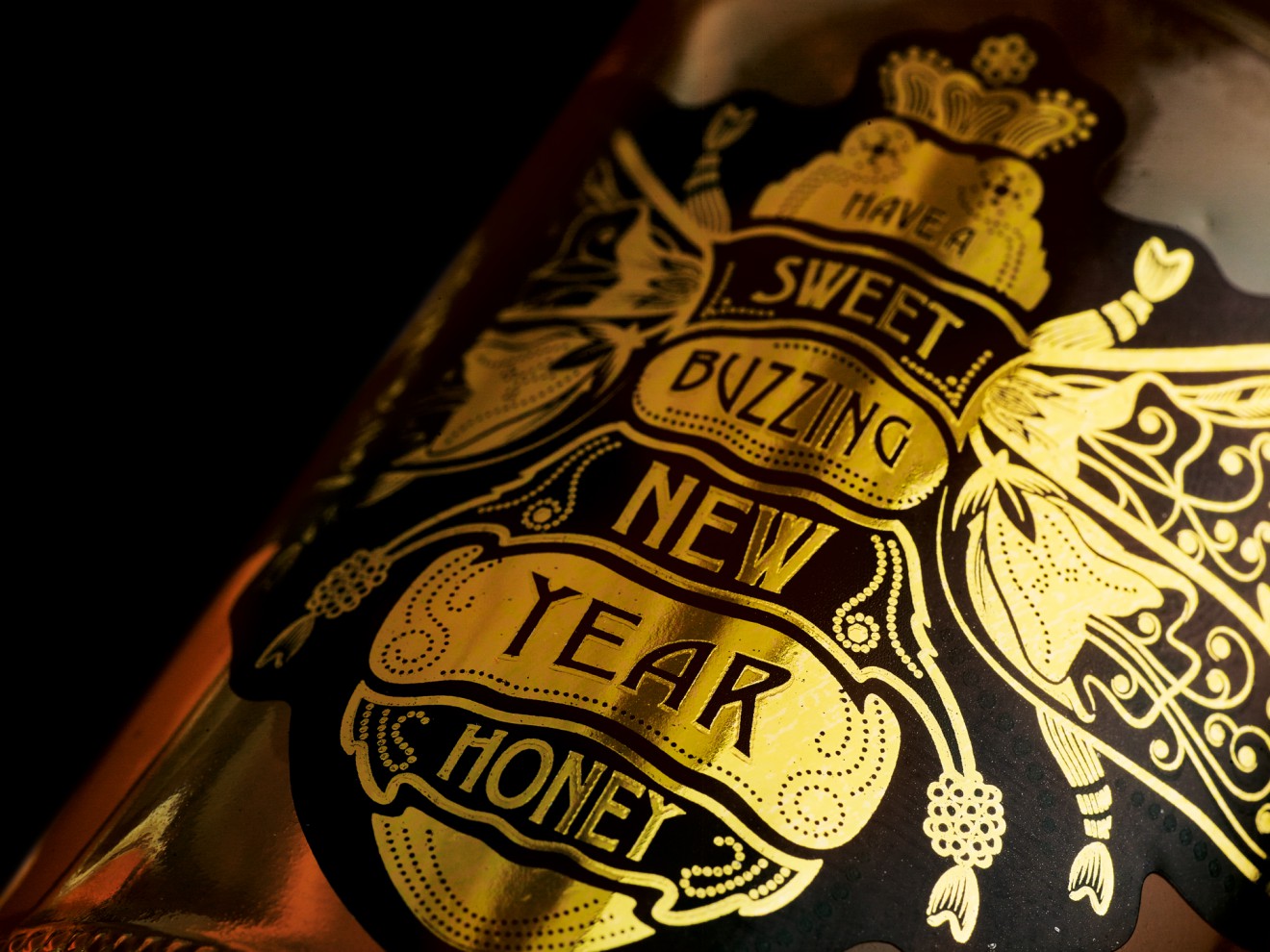 Quatre Mains package design - glossy, varnish, hotfoil, gold, packaging