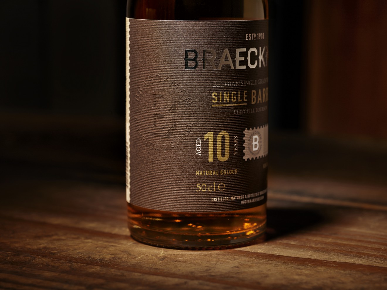 Quatre Mains package design - paper, look, flask, quatre mains