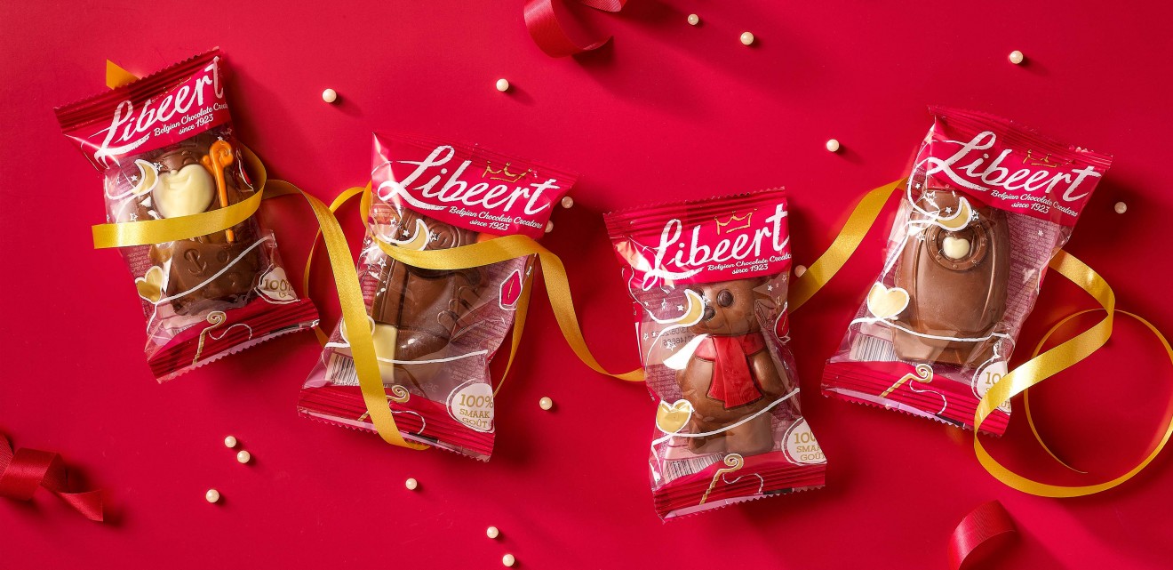 Quatre Mains package design - figuren, lint, goud, red
