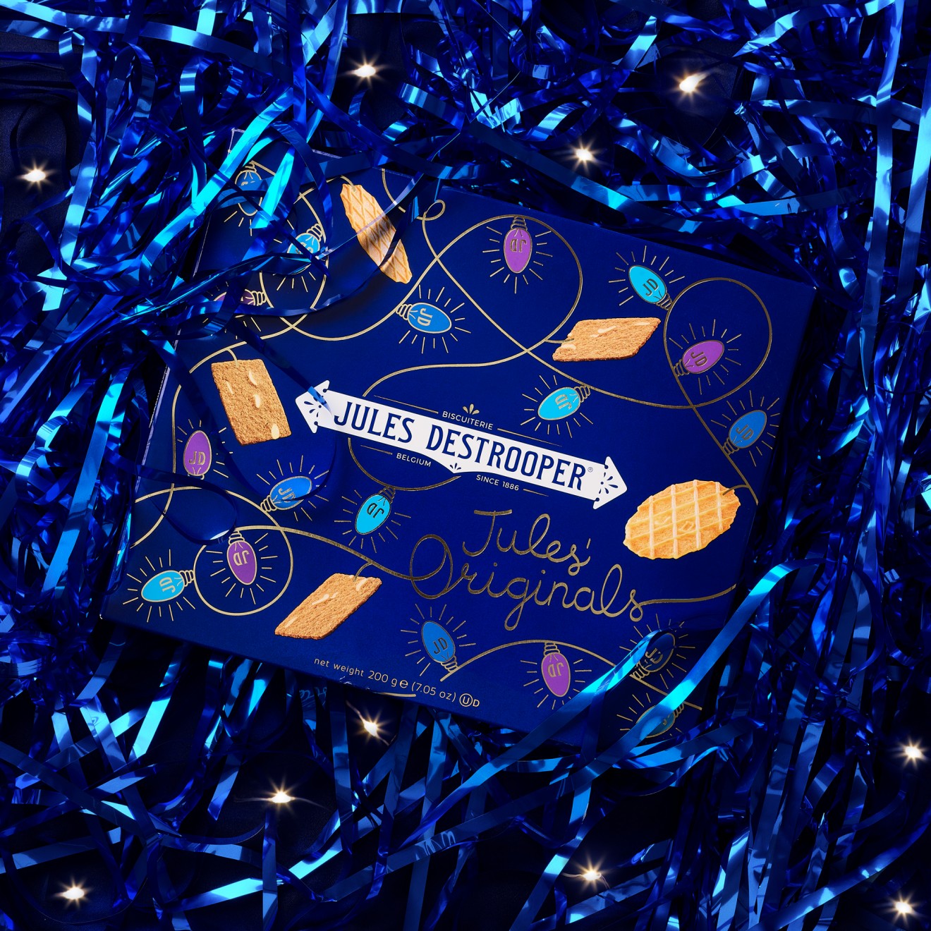 Quatre Mains package design - gold, biscuits