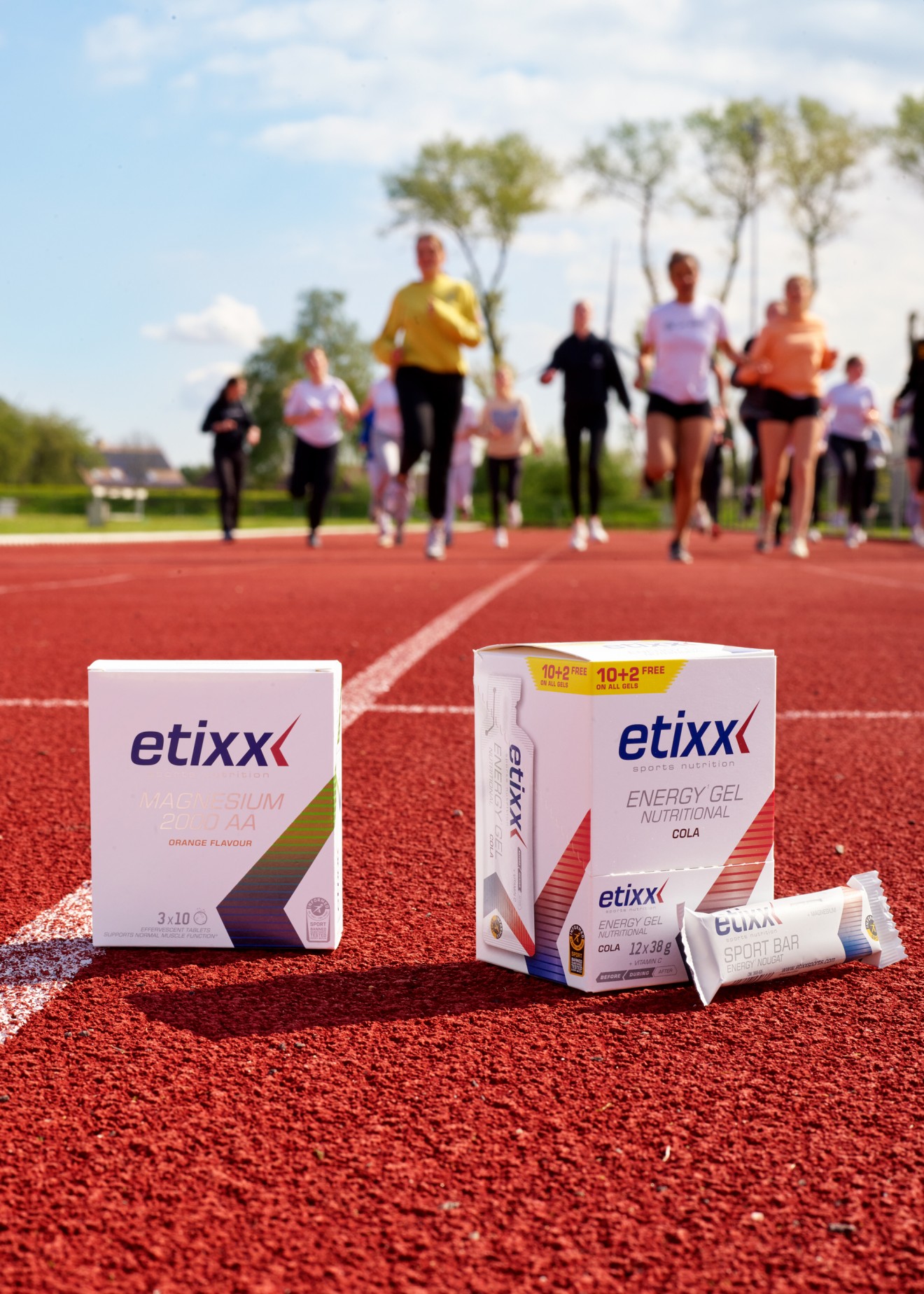 Quatre Mains package design - running, track, cardboard