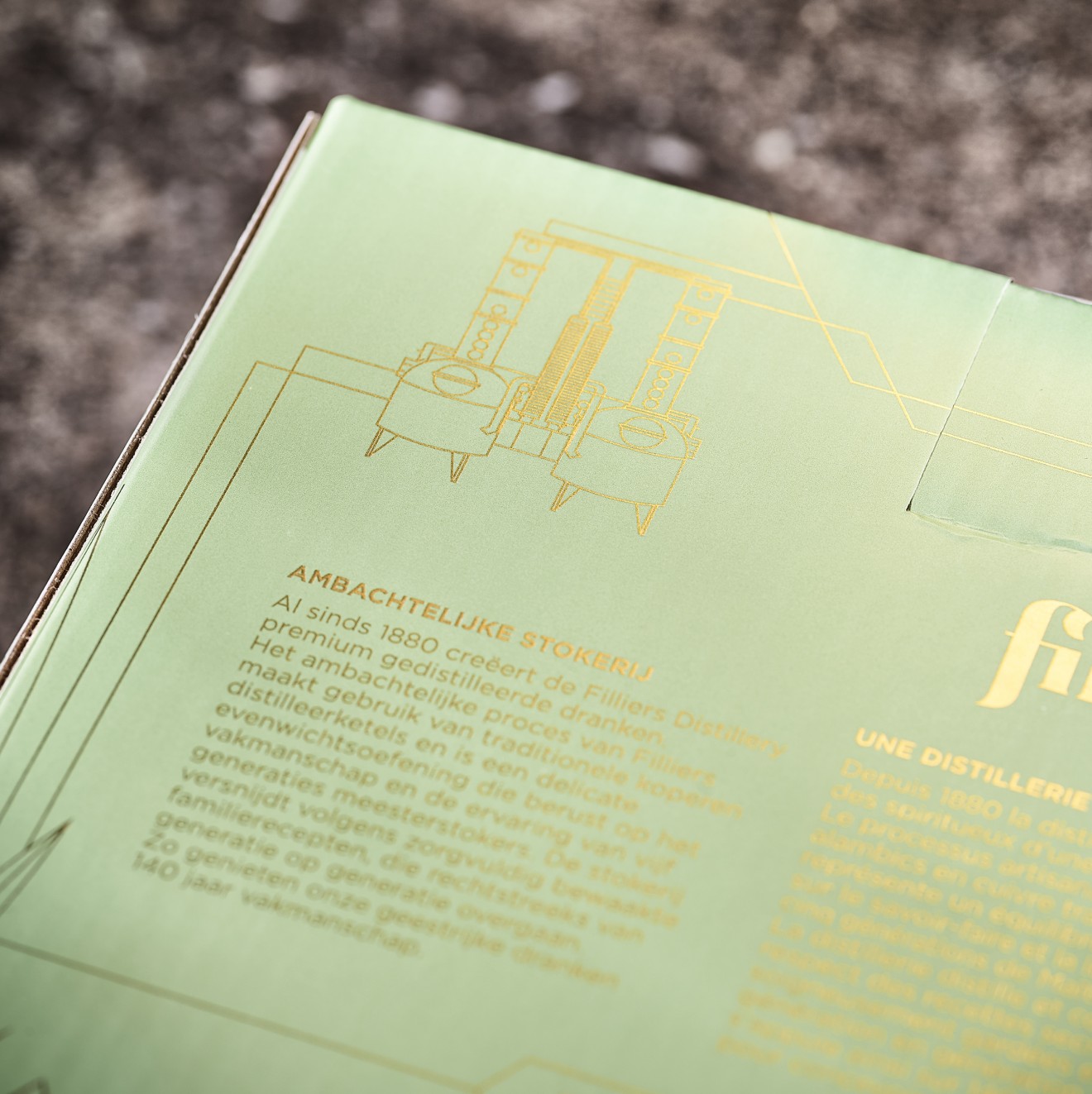 Quatre Mains package design - green, gold, packaging