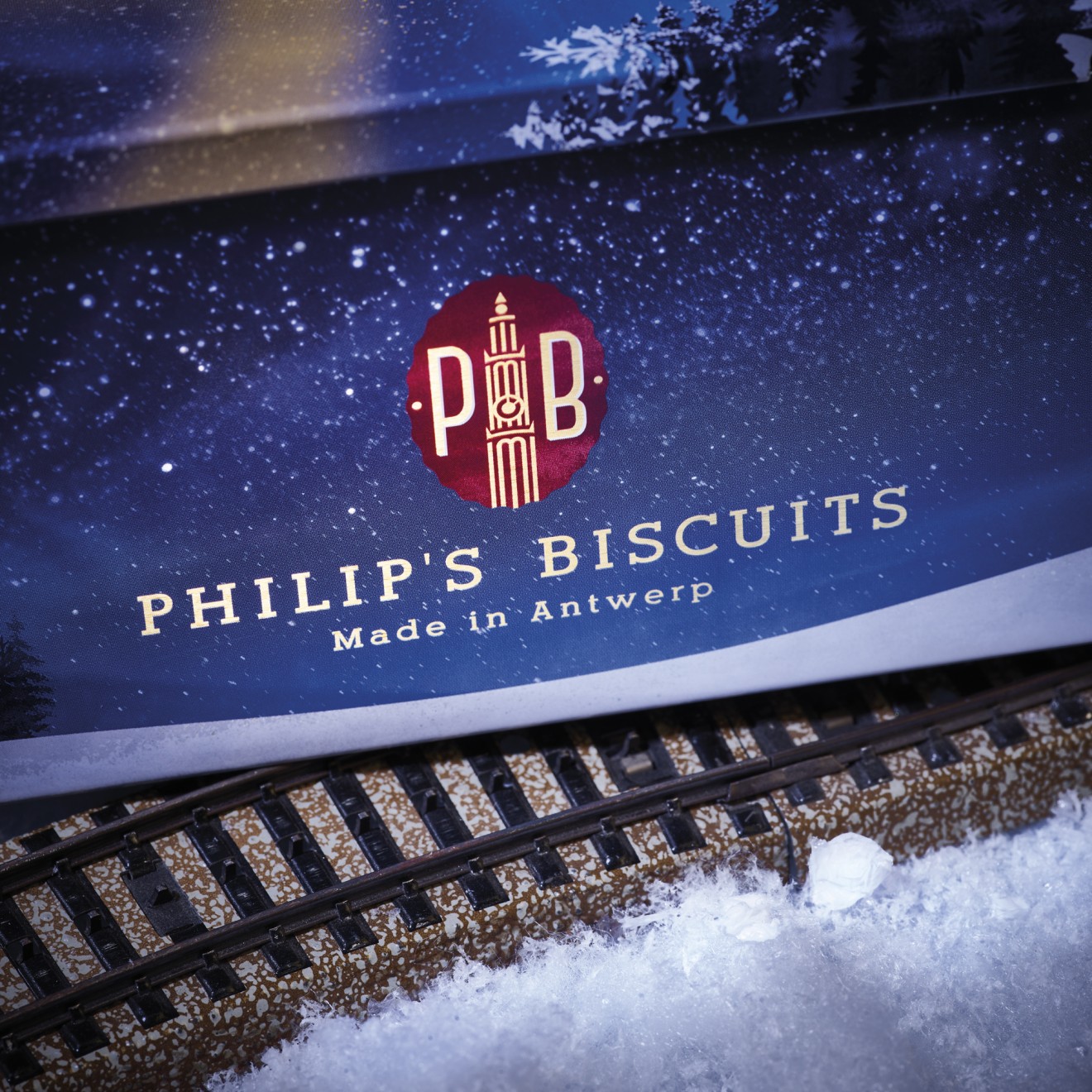 Quatre Mains package design - branding, packaging design, holiday season, tin, detail, snow