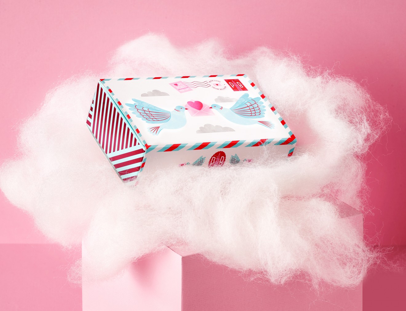 Quatre Mains package design - cloud, airmail